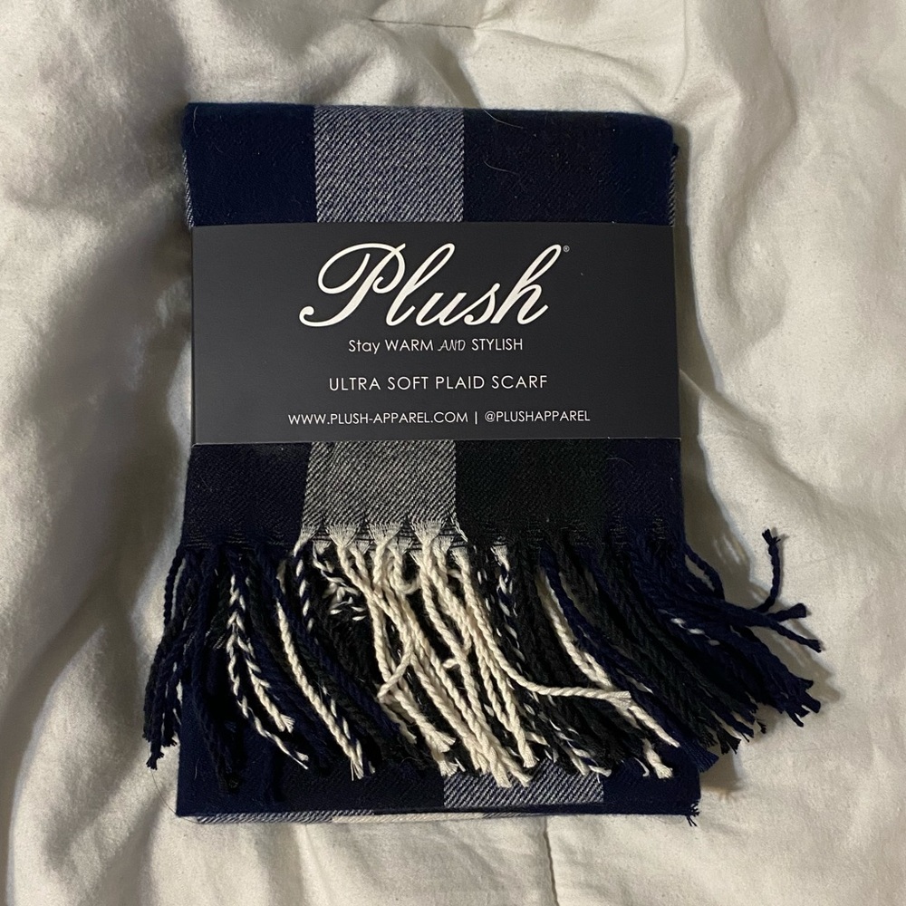 Plush plaid scarf new